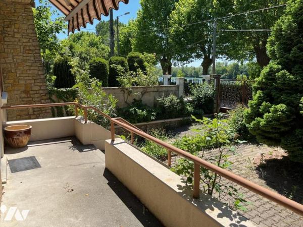 LOYETTES - CHARMANTE MAISON AU BORD DU RHONE