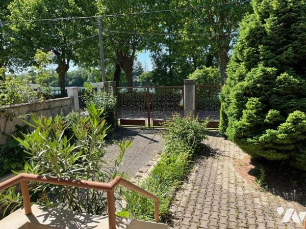 LOYETTES - CHARMANTE MAISON AU BORD DU RHONE