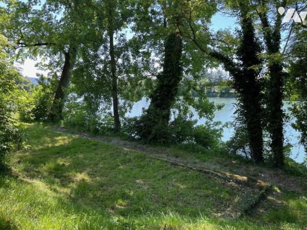 LOYETTES - CHARMANTE MAISON AU BORD DU RHONE