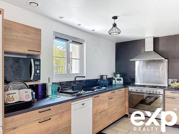 Maison  d'env. 200 m2 -6 ch et un T2 indépendante