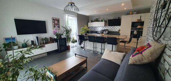 APPARTEMENT REZ DE JARDIN AVEC TERRASSE