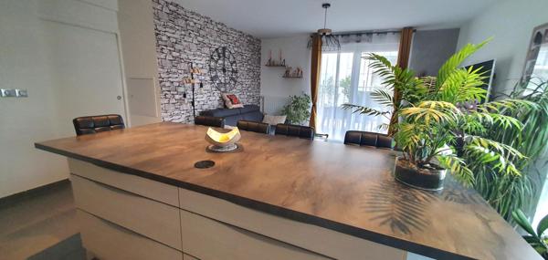 APPARTEMENT REZ DE JARDIN AVEC TERRASSE