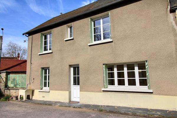 Maison 2 chambres avec cour à EPERNON
