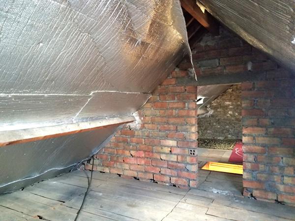 Maison 2 chambres avec cour à EPERNON