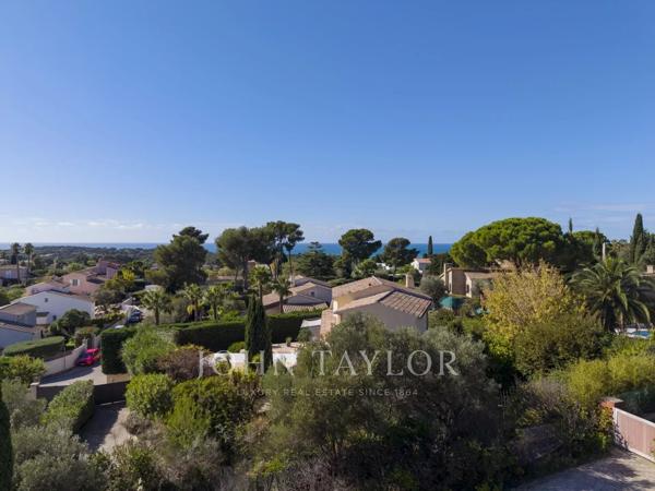 Villa d'architecte avec grand garage au calme à Sanary-sur-Mer