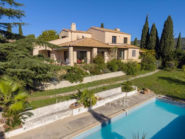 Villa d'architecte avec grand garage au calme à Sanary-sur-Mer