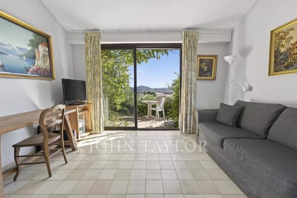 Villa d'architecte avec grand garage au calme à Sanary-sur-Mer
