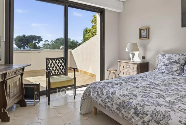 Villa d'architecte avec grand garage au calme à Sanary-sur-Mer