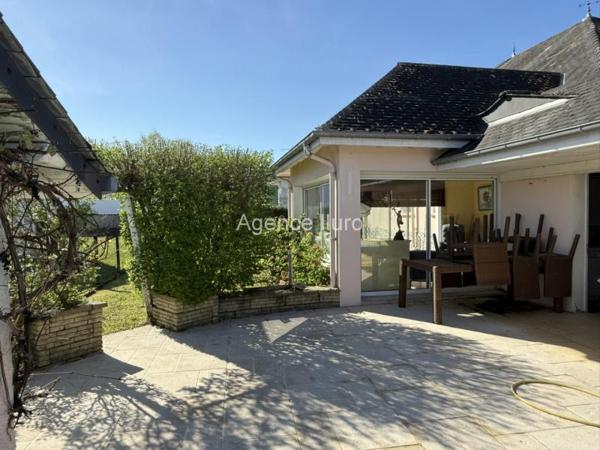 Maison - Proximite oloron-sainte-marie - Réf.:205399 PROXIMITE DIRECTE D'OLORON - BELLE MAISON T5 AVEC PISCINE ET VUE SUR LES PYRENEES ***SOUS COMPROMIS ***