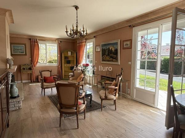 Maison - Proximite oloron-sainte-marie - Réf.:205399 PROXIMITE DIRECTE D'OLORON - BELLE MAISON T5 AVEC PISCINE ET VUE SUR LES PYRENEES ***SOUS COMPROMIS ***