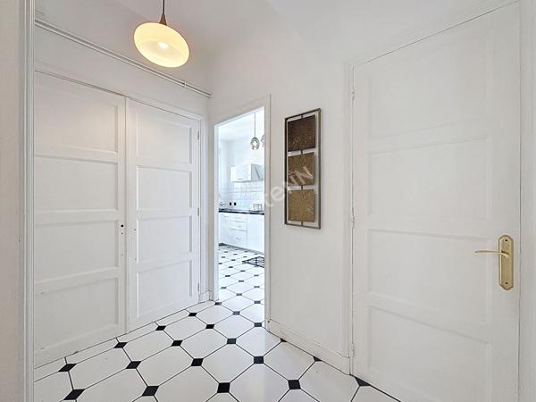 HYPER CENTRE - DROIT AU STATIONNEMENT