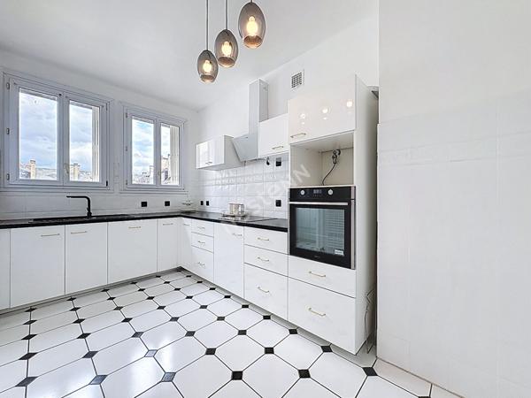 HYPER CENTRE - DROIT AU STATIONNEMENT