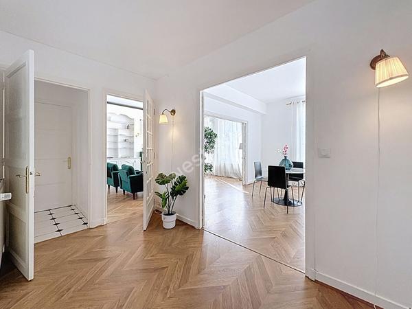 HYPER CENTRE - DROIT AU STATIONNEMENT