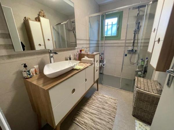 Maison - Proximite oloron-sainte-marie - Réf.:205413 PROXIMITE OLORON - TRES BELLE VILLA T5 AVEC UNE DEPENDANCE MAISON BOIS, JARDIN ET GARAGE -
