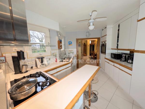 Maison d'architecte familiale - sous-sol complet - véranda - jardin clos