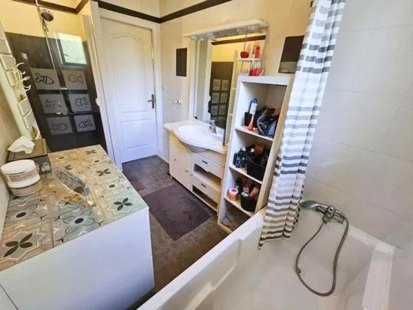 Trés belle maison de plain-pied avec quatre chambres