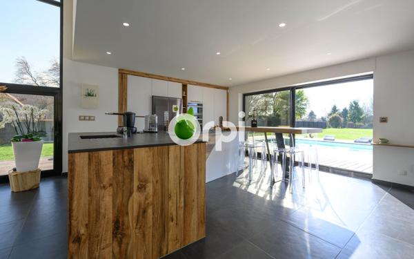 Maison à vendre    6 pièces • 232 m2 Lille