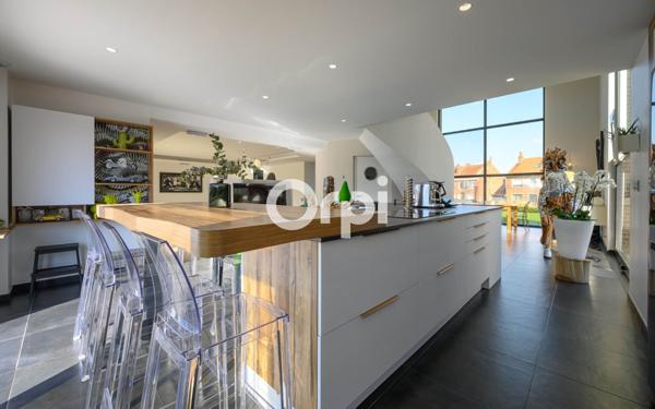 Maison à vendre    6 pièces • 232 m2 Lille