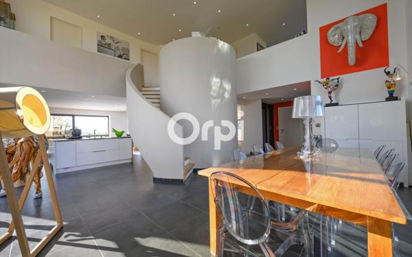 Maison à vendre    6 pièces • 232 m2 Lille