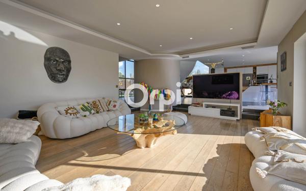 Maison à vendre    6 pièces • 232 m2 Lille