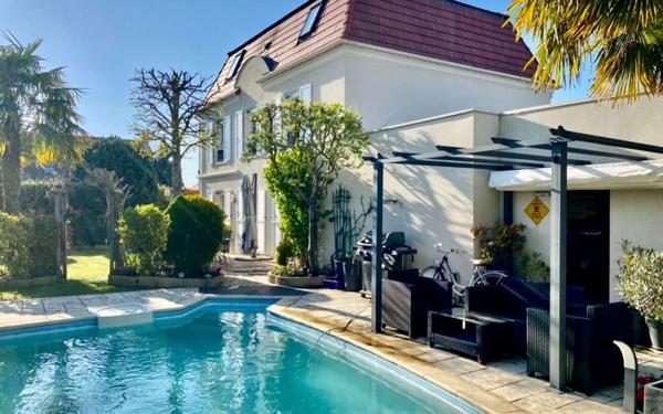 Maison à vendre    8 pièces • 196 m2 Ozoir-la-Ferrière