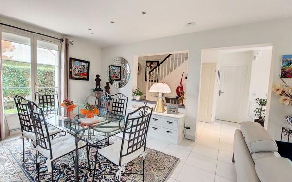 Maison à vendre    8 pièces • 196 m2 Ozoir-la-Ferrière