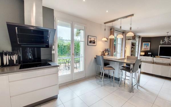 Maison à vendre    8 pièces • 196 m2 Ozoir-la-Ferrière