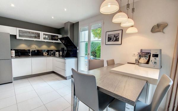 Maison à vendre    8 pièces • 196 m2 Ozoir-la-Ferrière