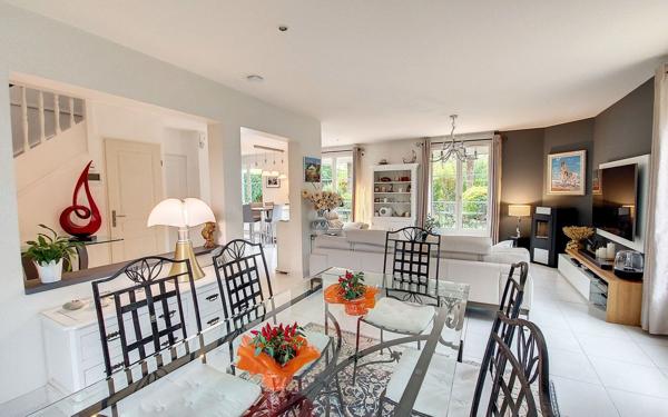 Maison à vendre    8 pièces • 196 m2 Ozoir-la-Ferrière