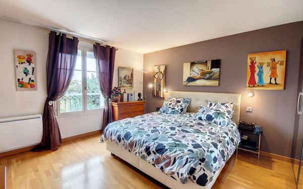 Maison à vendre    8 pièces • 196 m2 Ozoir-la-Ferrière