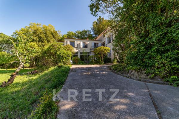 Propriété de 429m² sur 8500m² de terrain en centre-ville