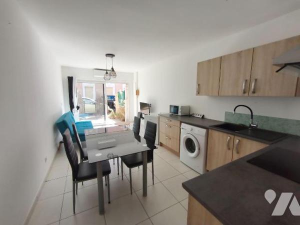 CHATEAURENARD à 5mn du château, proche commerces et rue calme, dans un immeuble de trois lots d...