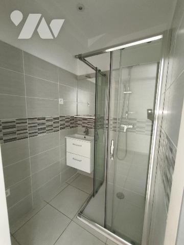 CHATEAURENARD à 5mn du château, proche commerces et rue calme, dans un immeuble de trois lots d...