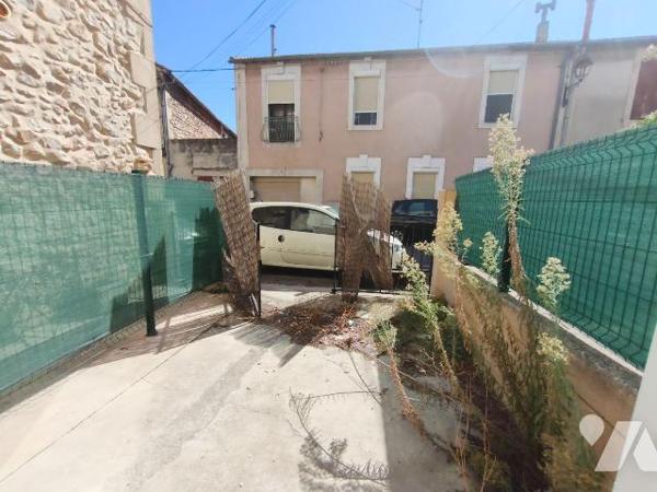 CHATEAURENARD à 5mn du château, proche commerces et rue calme, dans un immeuble de trois lots d...