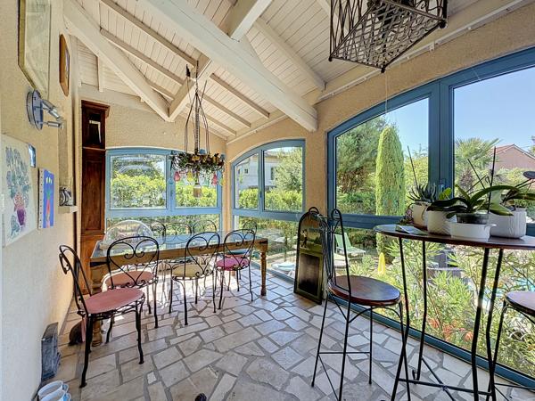 COLLONGES-AU-MONT-D’OR – PROPRIÉTÉ FAMILIALE DE 203 M² AU CŒUR D’UN PARC ARBORÉ AVEC PISCINE ET POOL HOUSE