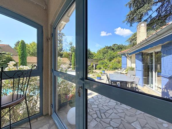 COLLONGES-AU-MONT-D’OR – PROPRIÉTÉ FAMILIALE DE 203 M² AU CŒUR D’UN PARC ARBORÉ AVEC PISCINE ET POOL HOUSE
