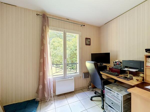 COLLONGES-AU-MONT-D’OR – PROPRIÉTÉ FAMILIALE DE 203 M² AU CŒUR D’UN PARC ARBORÉ AVEC PISCINE ET POOL HOUSE
