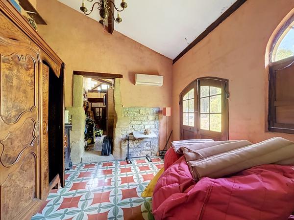 COLLONGES-AU-MONT-D’OR – PROPRIÉTÉ FAMILIALE DE 203 M² AU CŒUR D’UN PARC ARBORÉ AVEC PISCINE ET POOL HOUSE