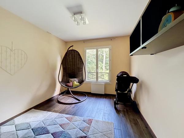 COLLONGES-AU-MONT-D’OR – PROPRIÉTÉ FAMILIALE DE 203 M² AU CŒUR D’UN PARC ARBORÉ AVEC PISCINE ET POOL HOUSE