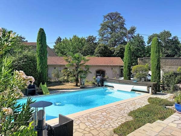 COLLONGES-AU-MONT-D’OR – PROPRIÉTÉ FAMILIALE DE 203 M² AU CŒUR D’UN PARC ARBORÉ AVEC PISCINE ET POOL HOUSE