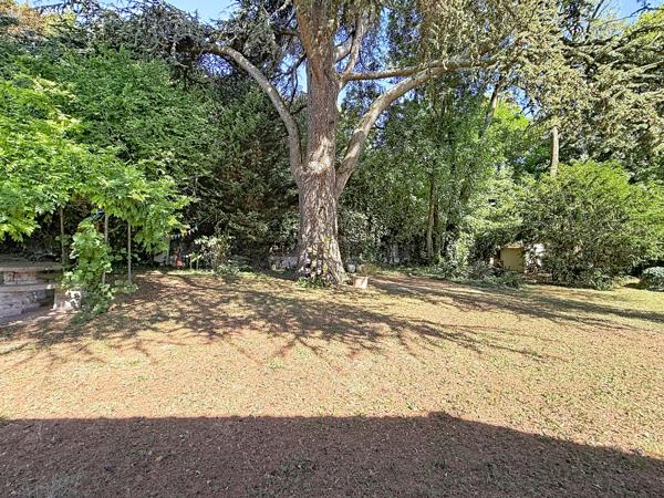 COLLONGES-AU-MONT-D’OR – PROPRIÉTÉ FAMILIALE DE 203 M² AU CŒUR D’UN PARC ARBORÉ AVEC PISCINE ET POOL HOUSE