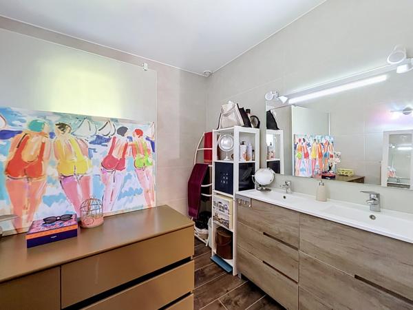 COLLONGES-AU-MONT-D’OR – PROPRIÉTÉ FAMILIALE DE 203 M² AU CŒUR D’UN PARC ARBORÉ AVEC PISCINE ET POOL HOUSE