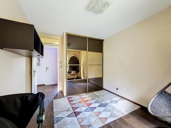 COLLONGES-AU-MONT-D’OR – PROPRIÉTÉ FAMILIALE DE 203 M² AU CŒUR D’UN PARC ARBORÉ AVEC PISCINE ET POOL HOUSE