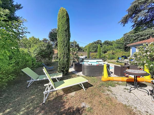 COLLONGES-AU-MONT-D’OR – PROPRIÉTÉ FAMILIALE DE 203 M² AU CŒUR D’UN PARC ARBORÉ AVEC PISCINE ET POOL HOUSE