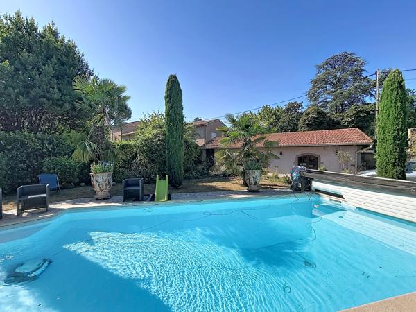 COLLONGES-AU-MONT-D’OR – PROPRIÉTÉ FAMILIALE DE 203 M² AU CŒUR D’UN PARC ARBORÉ AVEC PISCINE ET POOL HOUSE