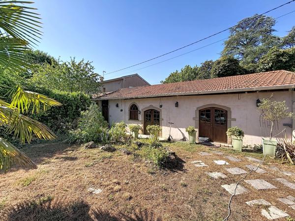 COLLONGES-AU-MONT-D’OR – PROPRIÉTÉ FAMILIALE DE 203 M² AU CŒUR D’UN PARC ARBORÉ AVEC PISCINE ET POOL HOUSE