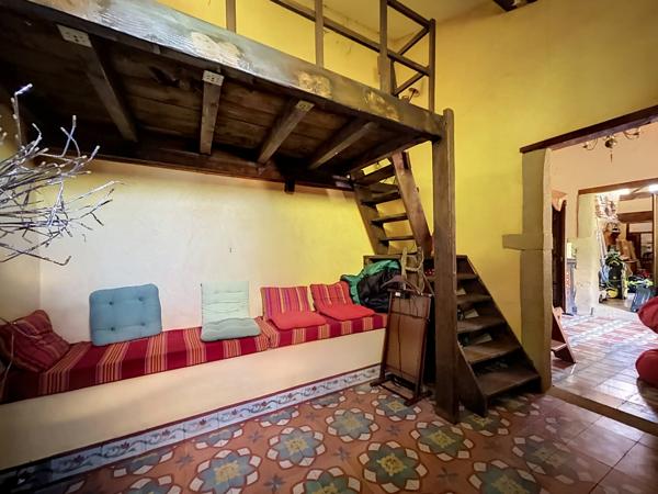 COLLONGES-AU-MONT-D’OR – PROPRIÉTÉ FAMILIALE DE 203 M² AU CŒUR D’UN PARC ARBORÉ AVEC PISCINE ET POOL HOUSE