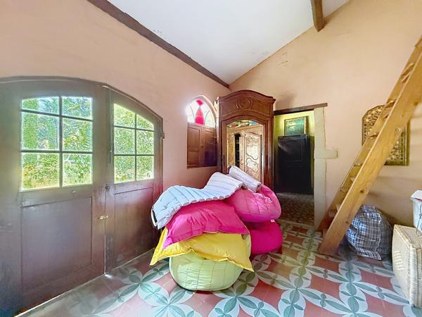 COLLONGES-AU-MONT-D’OR – PROPRIÉTÉ FAMILIALE DE 203 M² AU CŒUR D’UN PARC ARBORÉ AVEC PISCINE ET POOL HOUSE