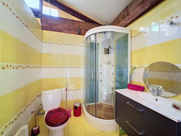 COLLONGES-AU-MONT-D’OR – PROPRIÉTÉ FAMILIALE DE 203 M² AU CŒUR D’UN PARC ARBORÉ AVEC PISCINE ET POOL HOUSE