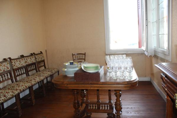 Maison de plain-pied à Saintes  type T3 /T4– beau terrain et dépendances.